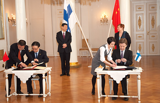 . I Spegelsalen på Presidentens slott undertecknades 11 samarbetsprotokoll och företagsavtal.